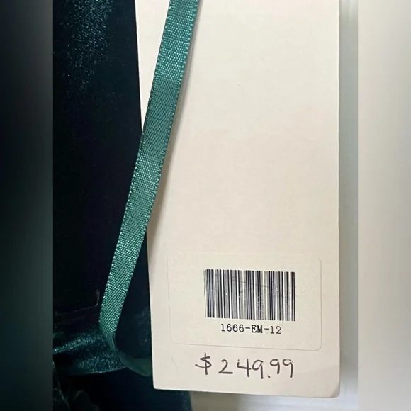 NWT Elegant ALLURE BRIDESMAIDS Green Velvet Dress SZ 12 V-neck built in bra - Picture 8 of 11